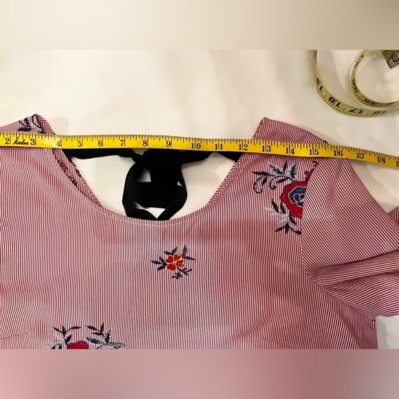 NINE WEST Red and white stripe with embroidered floral design top size L - Picture 12 of 14